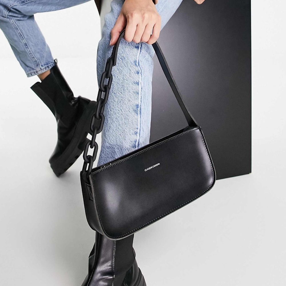 Claudia Canova chain strap 90s shoulder bag in black